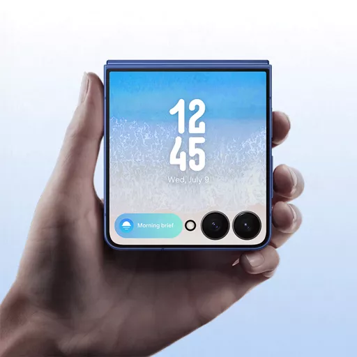 Bigger, better cover screen that fits you.
