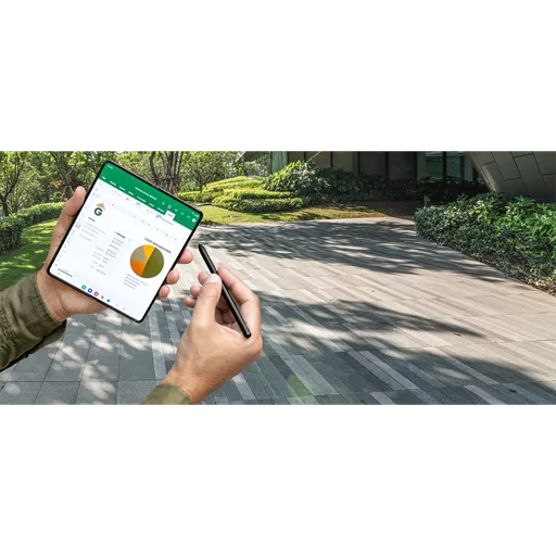 Expansive screen