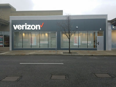 How can you find the location of the nearest Verizon store?